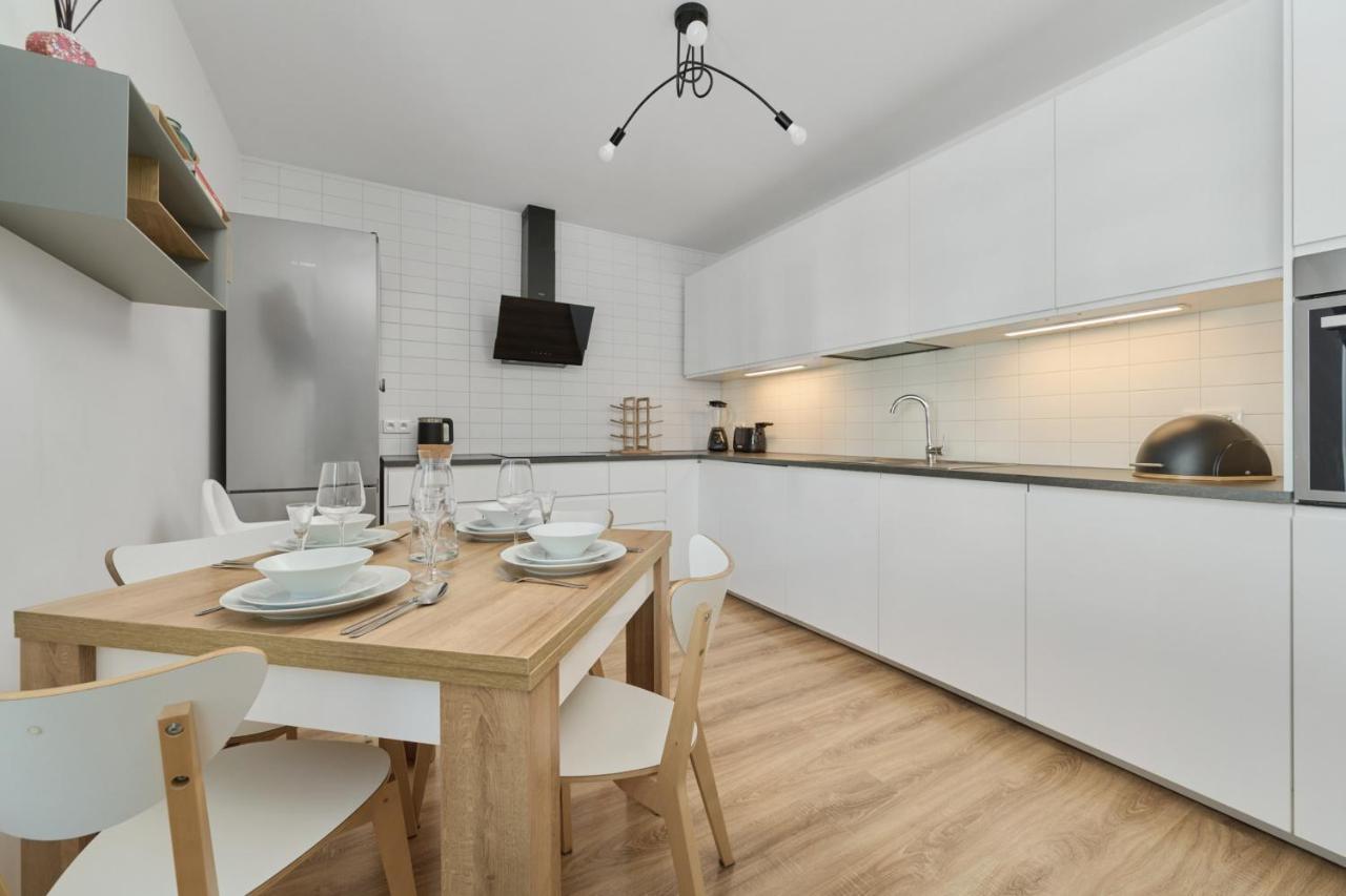 Spacious Apartment With Balcony Near The Slavic Hill Wroclaw By Renters Prestige Exterior foto