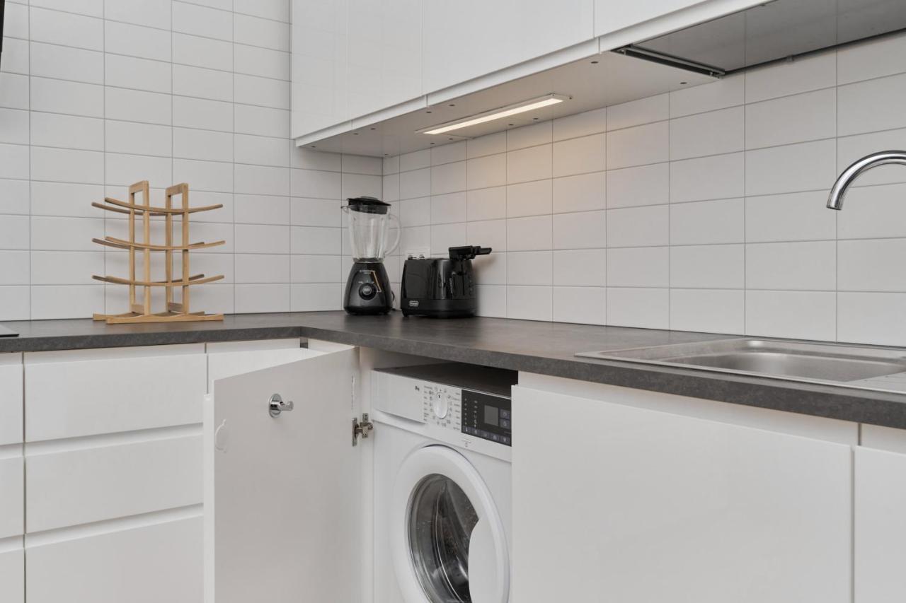 Spacious Apartment With Balcony Near The Slavic Hill Wroclaw By Renters Prestige Exterior foto