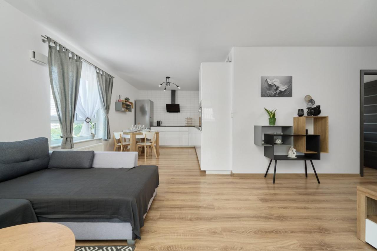 Spacious Apartment With Balcony Near The Slavic Hill Wroclaw By Renters Prestige Exterior foto